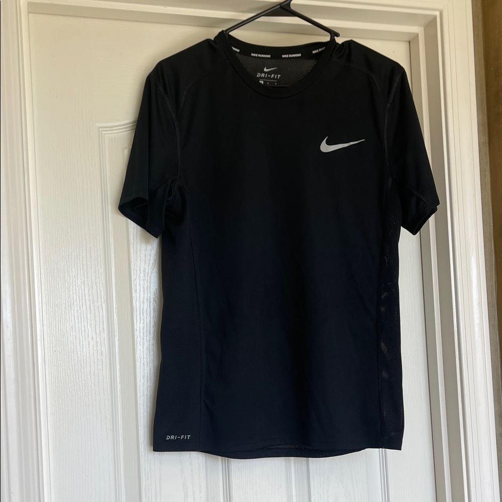 Nike Men's Black Short Sleeve Tee